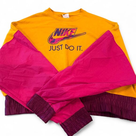 Nike Unisex Sweatshirt- 90s style - Picture 1 of 4